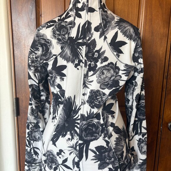 Lululemon Jacket - Picture 5 of 6